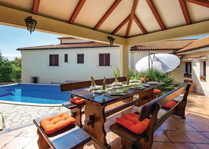 2 Bedroom Amazing In Ριέκα
