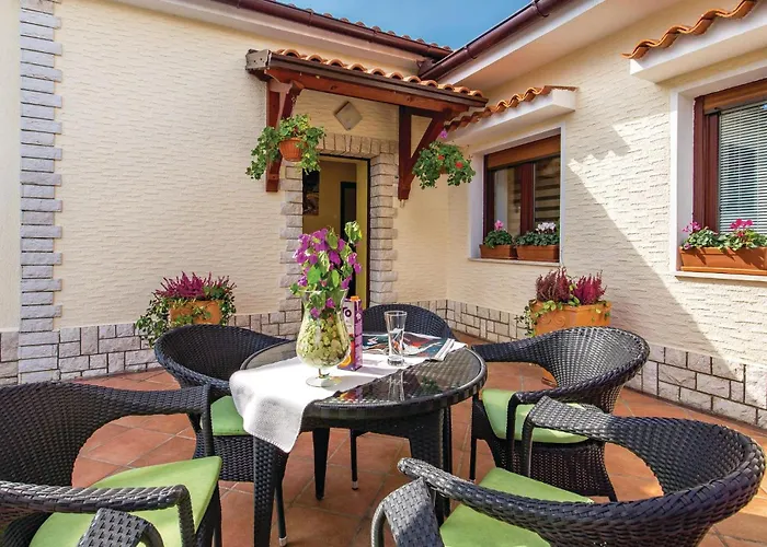 2 Bedroom Amazing In Ριέκα
