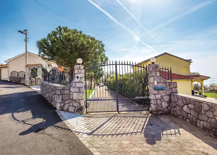 Διαμέρισμα 2 Bedroom Amazing In *